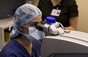 Dr. Nanji performing LASIK