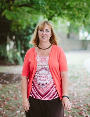 Photo of Lisa Dahme