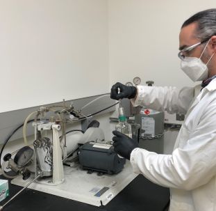 Person operating the Parr hydrogenator