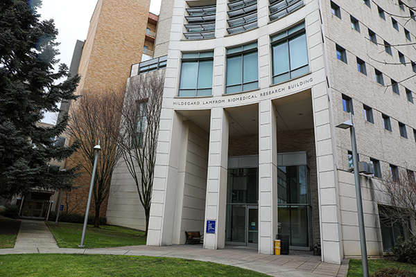The exterior of the Lamfrom Biomedical Research Building at OHSU includes square columns.