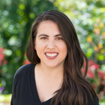 Janelle Siliezar-Doyle headshot