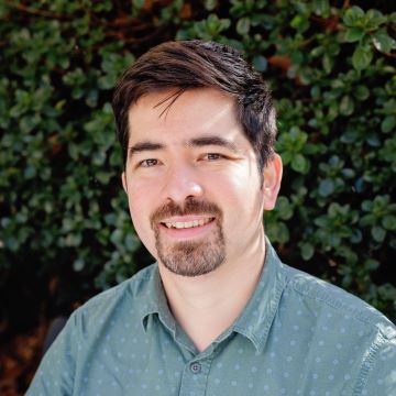 Ernesto Manzo headshot